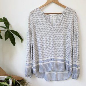 GAP V-NECK BOHO LONG SLEEVE TOP W/ BLUE PATTERNS